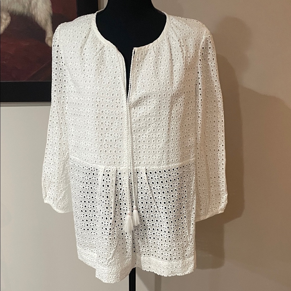 Joules women’s Daria white eyelet peasant top
NWT, size 12 with tassels